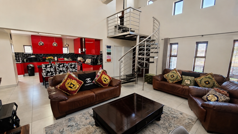 5 Bedroom Property for Sale in Sunningdale Western Cape
